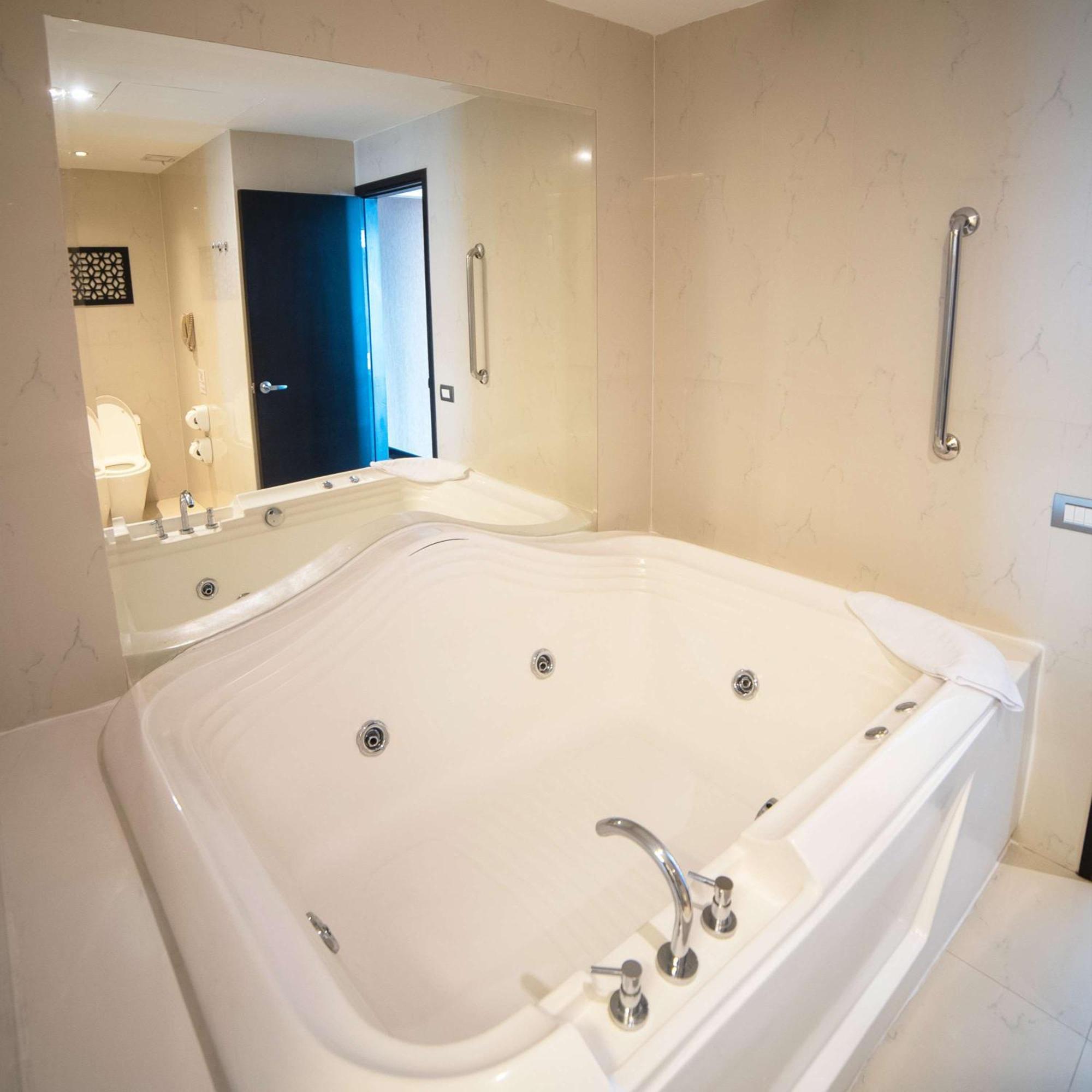 ホテル Doubletree By Hilton Trujillo Encalada エクステリア 写真