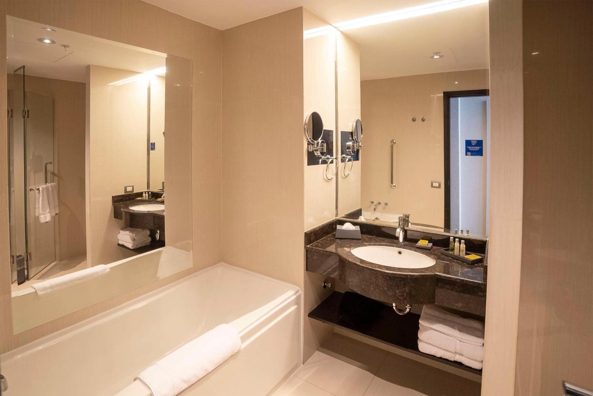 ホテル Doubletree By Hilton Trujillo Encalada エクステリア 写真