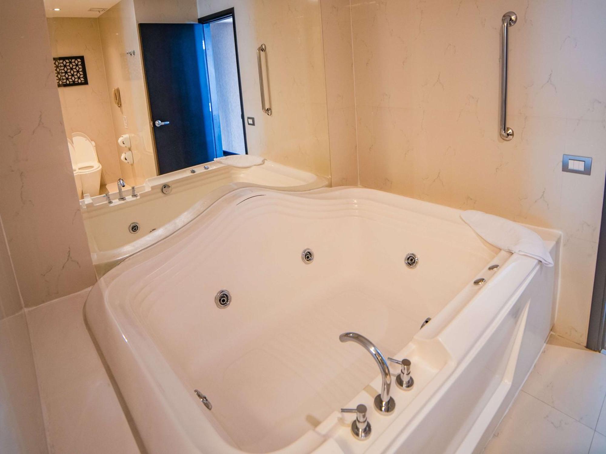 ホテル Doubletree By Hilton Trujillo Encalada エクステリア 写真